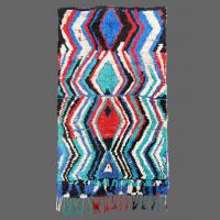 Les tisseurs marocains font des tapis modernes avec des anciennes traditions et techniques. 